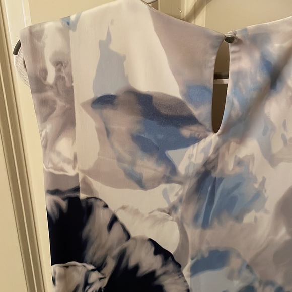 A Pretty Calvin Klein Top! - Picture 10 of 12